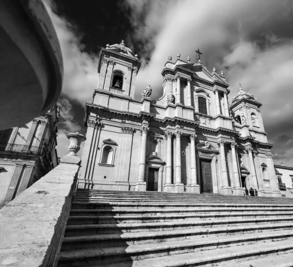 Italy, Sicily, Noto, S. Nicolò Cathedral baroque facade — Zdjęcie stockowe