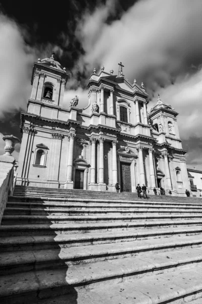 Italia, Sicilia, Noto, San Nicolás Catedral fachada barroca — Foto de Stock