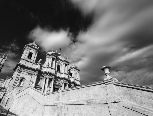 Italy, Sicily, Noto, S. Nicolo Cathedral baroque facade — Zdjęcie stockowe