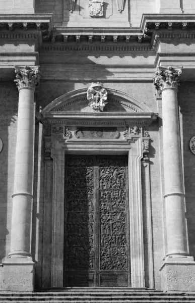 Italië, Sicilië, noto, s. nicolo' kathedraal barokke voorgevel — Stockfoto