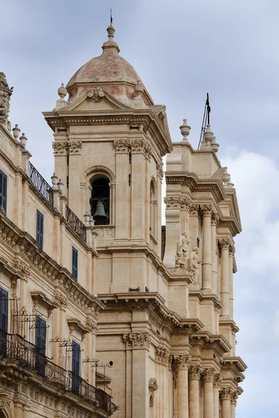 Itália, Sicília, Noto, Catedral de S. Nicolo fachada barroca — Fotografia de Stock