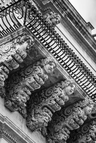 Baroque ornamental statues under the balconies — Stock Photo, Image