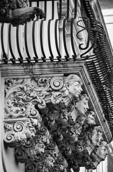 Baroque ornamental statues under the balconies — Stock Photo, Image