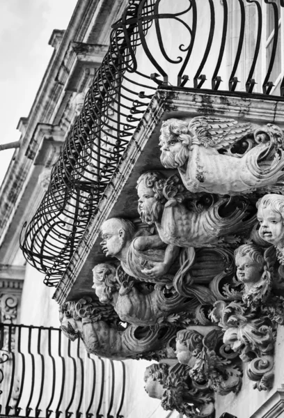 Baroque ornamental statues under the balconies — Stock Photo, Image