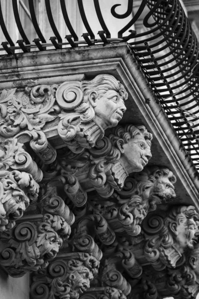 Baroque ornamental statues under the balconies — Stock Photo, Image