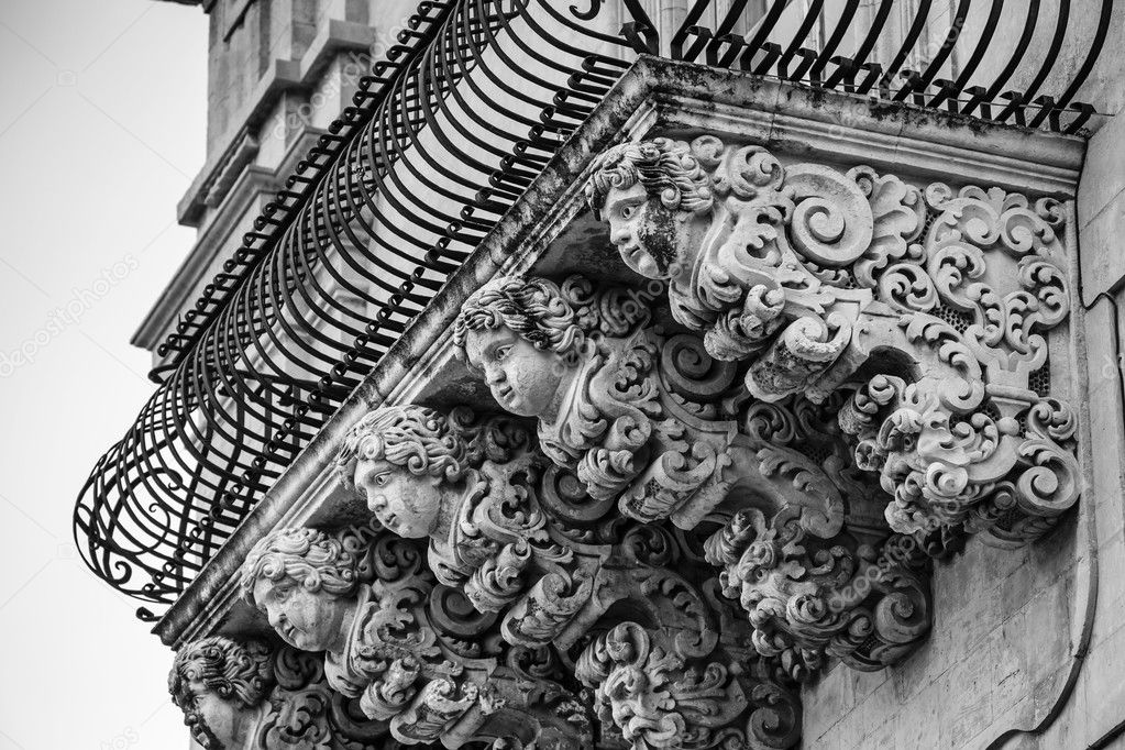 Baroque ornamental statues under the balconies
