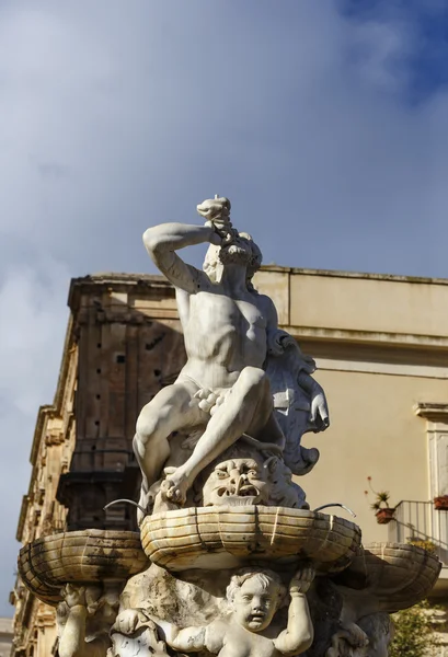 Vista de la fuente barroca de Hércules —  Fotos de Stock