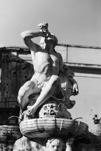 Vista da fonte barroca de Hércules — Fotografia de Stock