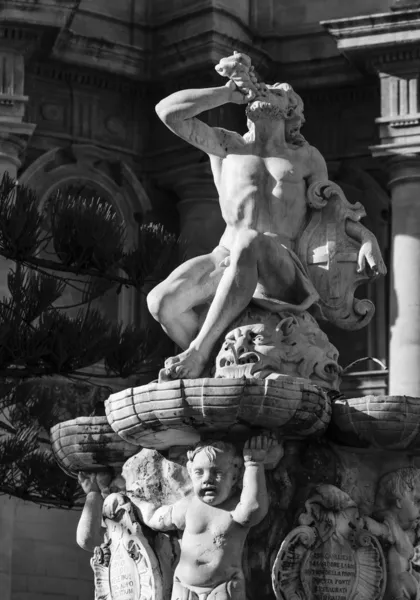 Вид на фонтан Геркулеса в стиле барокко — стоковое фото