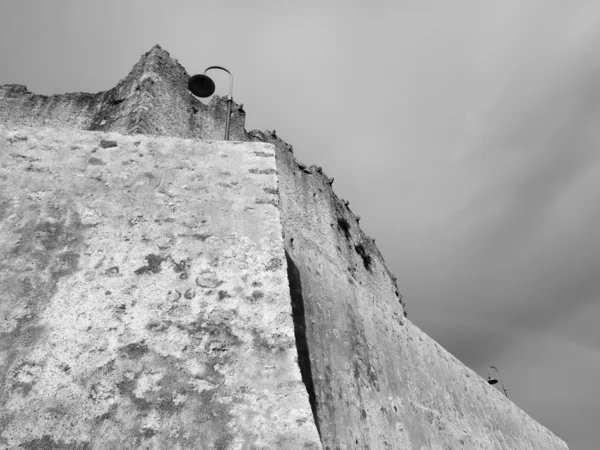 Италия, тускани, Капальо, внешние стены старого города — стоковое фото