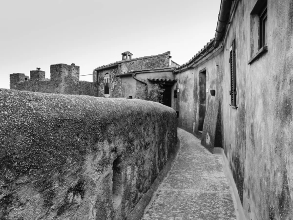 Italy, tuscany, Capalbio, private houses on the external walls of the old town — Stock Photo, Image