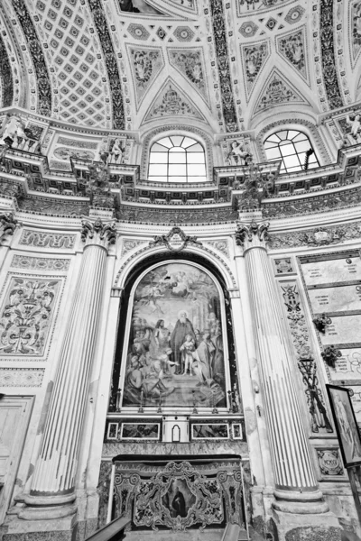 Italia, Sicilia, Scicli, Catedral de San Juan vista interior barroca — Foto de Stock