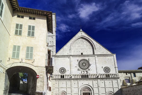 Італія, Умбрія, Ассізі, неокласичного Санкт Руфіно фасад костелу — стокове фото