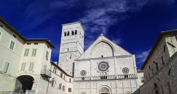 Italy, Umbria, Assisi, neoclassic St. Rufino Cathedral facade — Stock Photo, Image