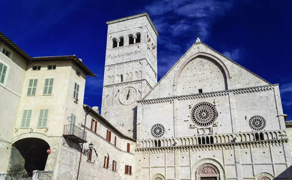 Italy, Umbria, Assisi, neoclassic St. Rufino Cathedral facade — Stock Photo, Image