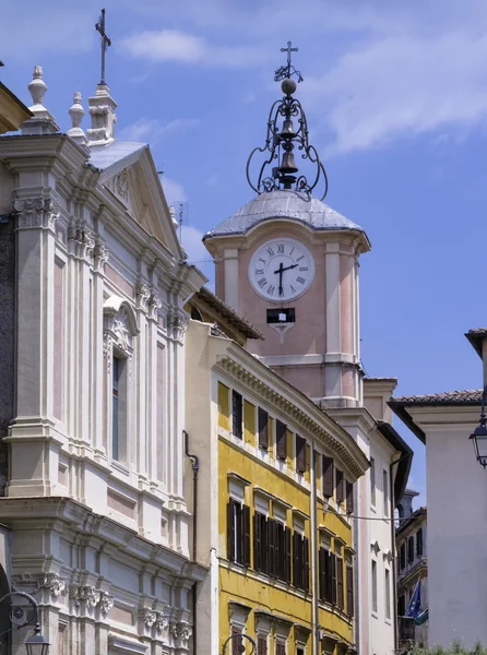 İtalya, lazio, anagni, ortaçağ kilise cephe ve saat kulesi — Stok fotoğraf