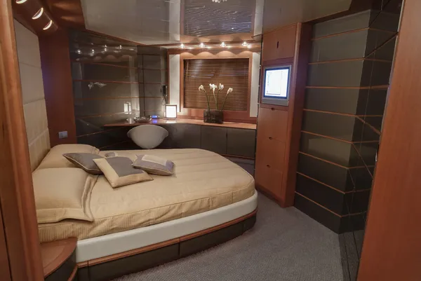 Master bedroom of yacht — Stock Photo, Image