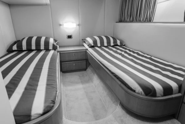 豪华游艇，客人卧室 — 图库照片