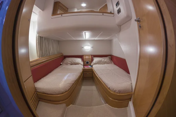Luxury yacht, guests bedroom — Stock Photo, Image