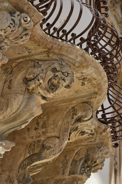 Facciata e balcone del Palazzo Barocco Beneventano — Foto Stock