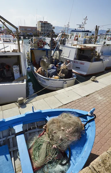 Łodzie rybackie w porcie — Zdjęcie stockowe