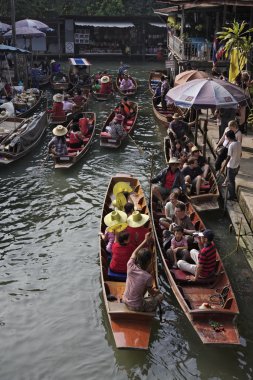turistler yüzen Market