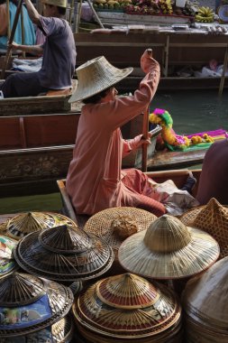 turistler ve yüzen Pazar satışı için Tay şapkalar