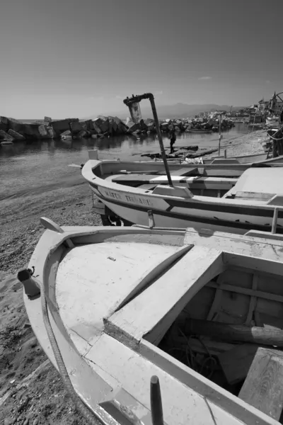 Barche da pesca a terra — Foto Stock