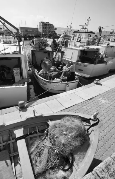 Rybářské lodě v přístavu — Stock fotografie