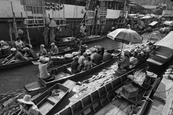 Turistas en el Mercado Flotante — Foto de Stock