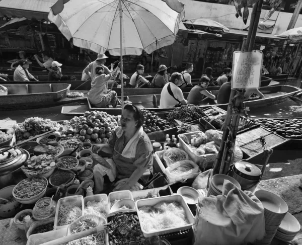 Turistas en el Mercado Flotante — Foto de Stock