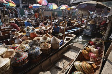 yüzen market
