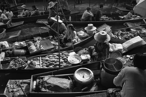 Плавучий рынок — стоковое фото