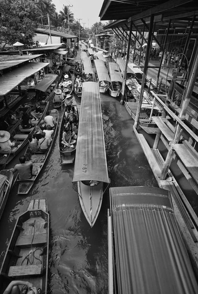 Βάρκες στην πλωτή αγορά — Φωτογραφία Αρχείου