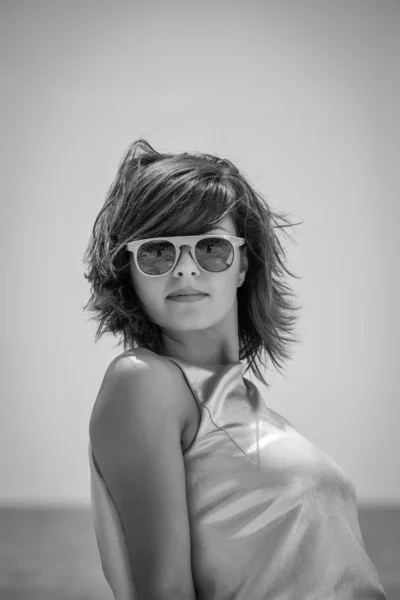 Dziewczyna z okulary przeciwsłoneczne — Zdjęcie stockowe