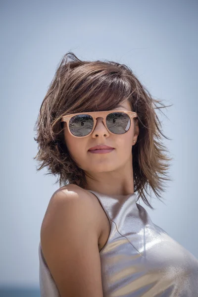 Mädchen mit Sonnenbrille — Stockfoto