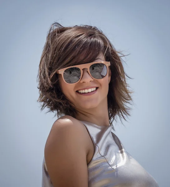 Mädchen mit Sonnenbrille — Stockfoto