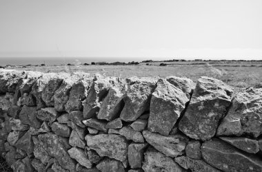 tipik el Sicilyalı taş duvar yapımı