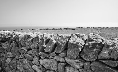 tipik el Sicilyalı taş duvar yapımı