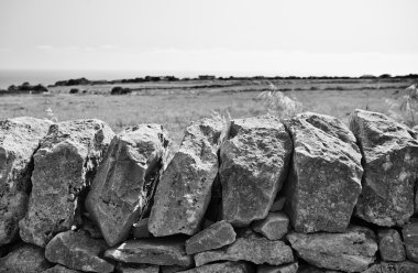 tipik el Sicilyalı taş duvar yapımı