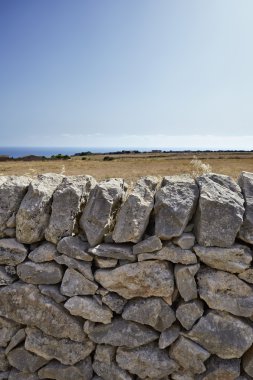 tipik el Sicilyalı taş duvar yapımı