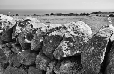 tipik el Sicilyalı taş duvar yapımı