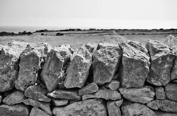 Típica pared de piedra siciliana hecha a mano — Foto de Stock