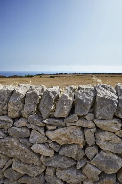 Typische handgemaakte Siciliaanse stenen muur — Stockfoto