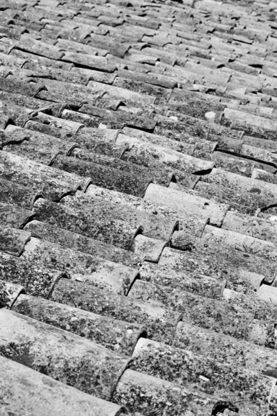 Old shingles on roof — Stock Photo, Image