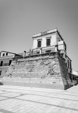 eski saracin kule, bugün bir teras manzarası.