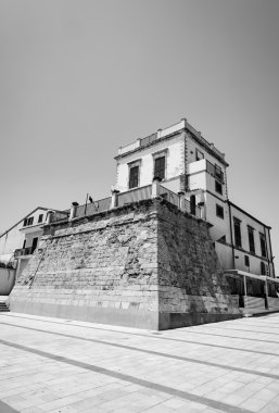 eski saracin kule, bugün bir teras manzarası.