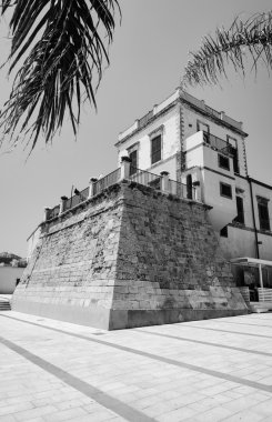 eski saracin kule, bugün bir teras manzarası.