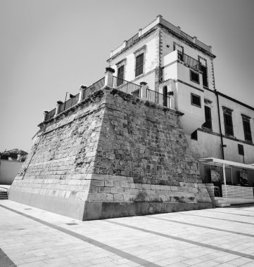 eski saracin kule, bugün bir teras manzarası.