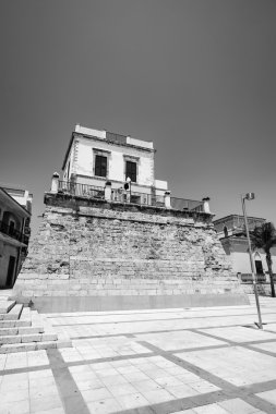 eski saracin kule, bugün bir teras manzarası.